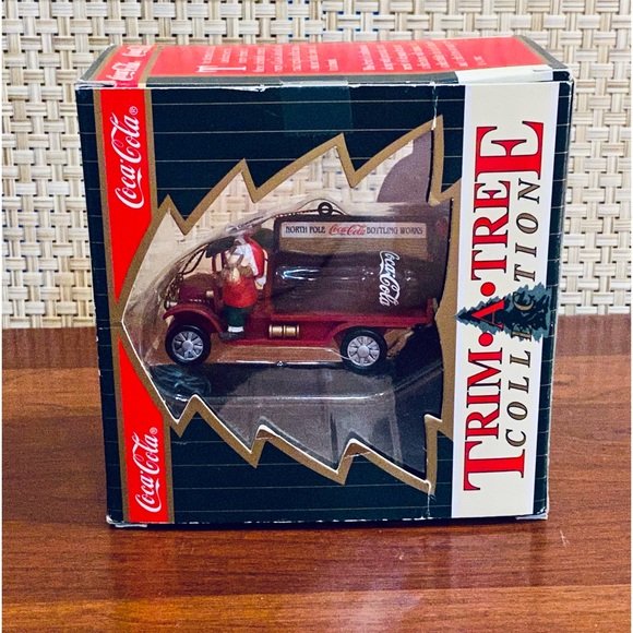🎄VTG 1998 Coca-Cola Trim-A-Tree Collection North Pole Bottling Company Ornament - Picture 1 of 7